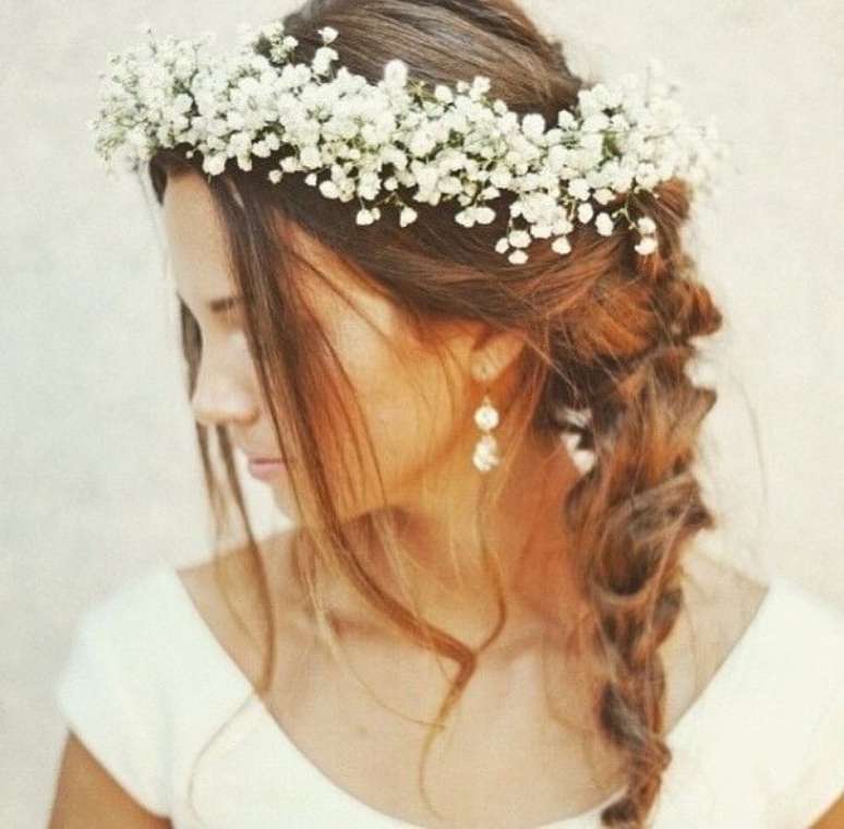 10. As noivas adoram as coroas feitas com flor mosquitinho. Fonte: Pinterest