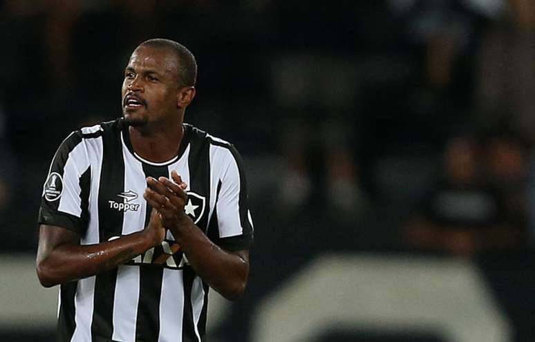 Airton teve uma passagem pelo Botafogo entre 2014 e 2017 (Foto: Vitor Silva/SSPress/Botafogo)