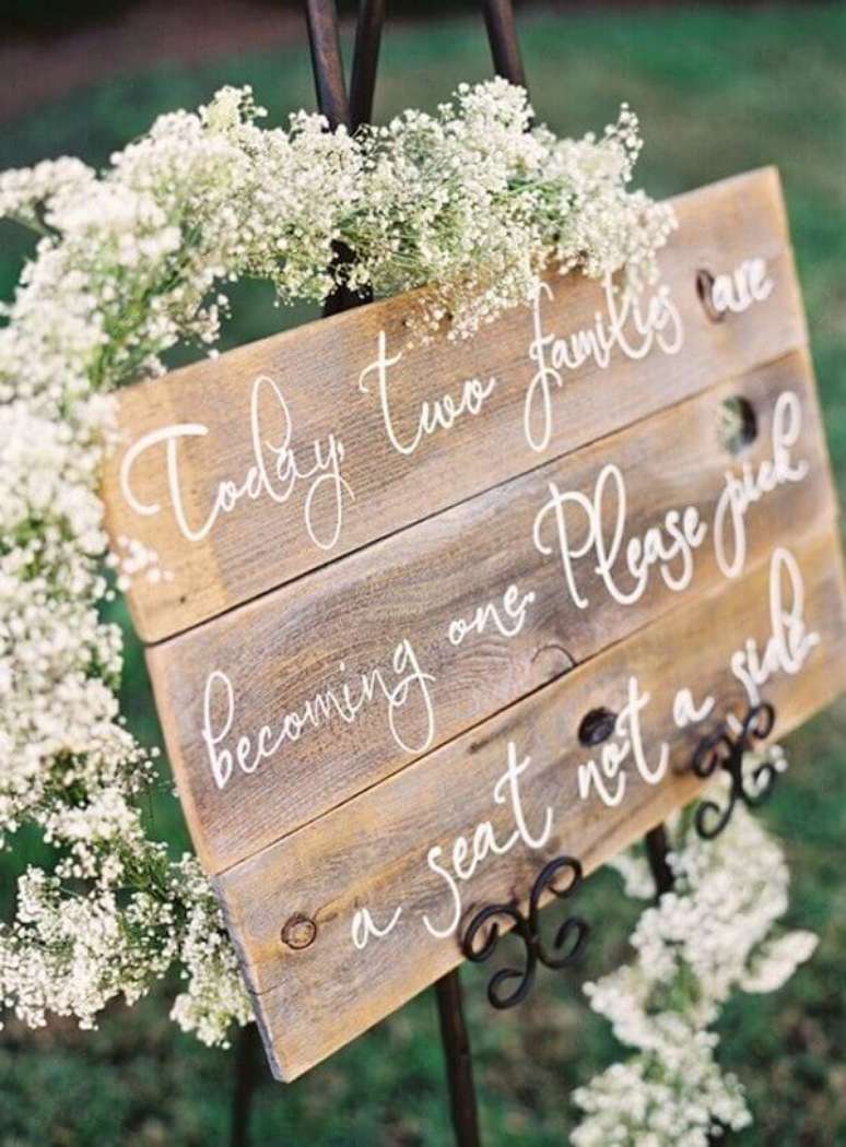 23. A flor mosquitinho traz delicadeza para a decoração de casamento. Fonte: Pinterest