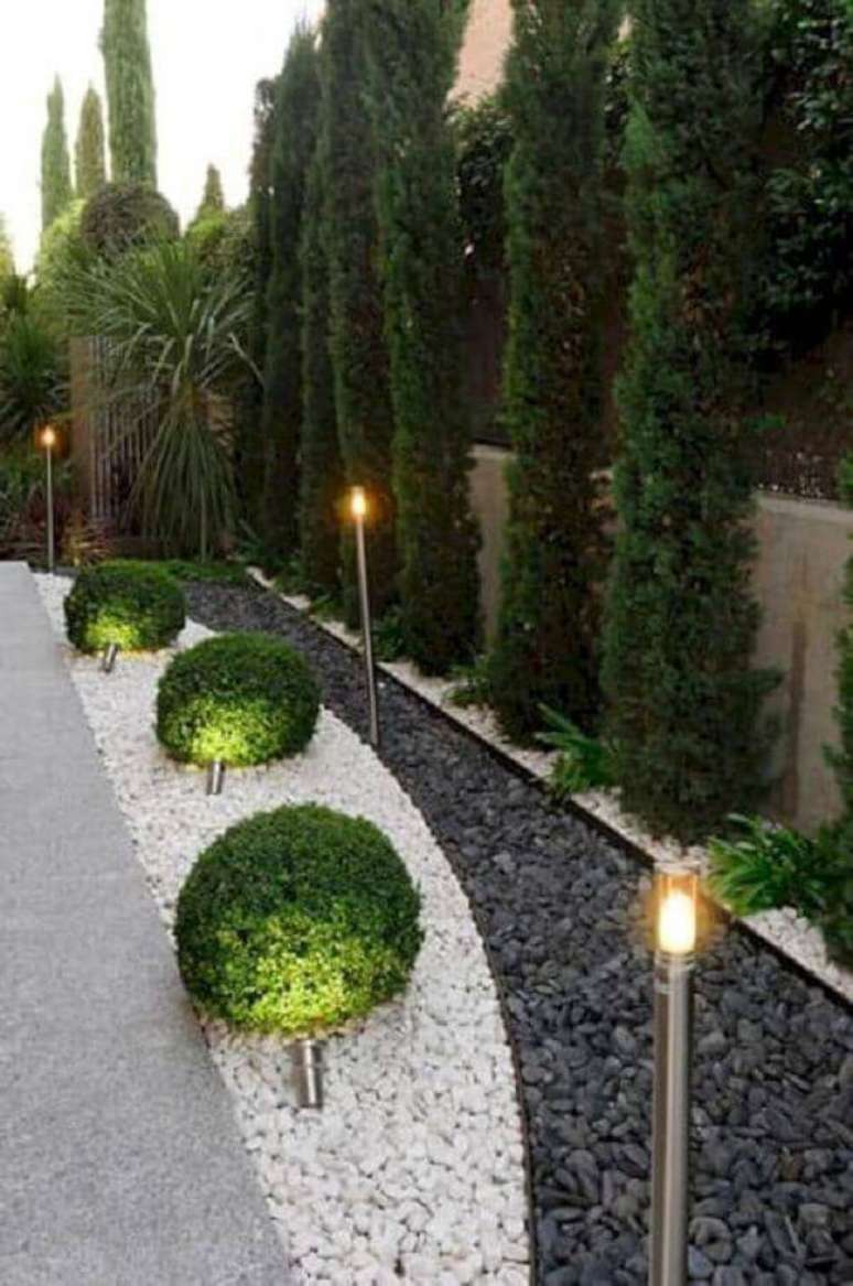 25. Contrate um paisagista para escolher o melhor tipo de planta para o seu jardim – Foto: Home Ideas