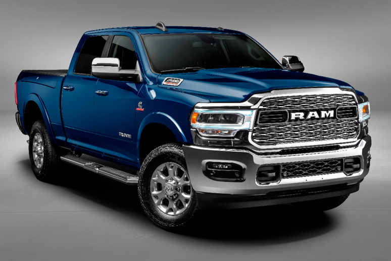A RAM 2500 Laramie ganhou duas novas cores para a carroceria: a Azul Patriot é perolizada.