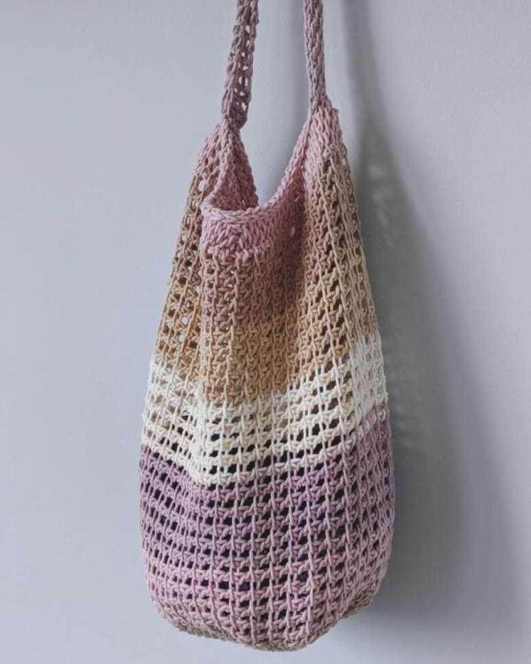 45. Modelo de bolsa feita em crochê tunisiano. Fonte: Pinterest