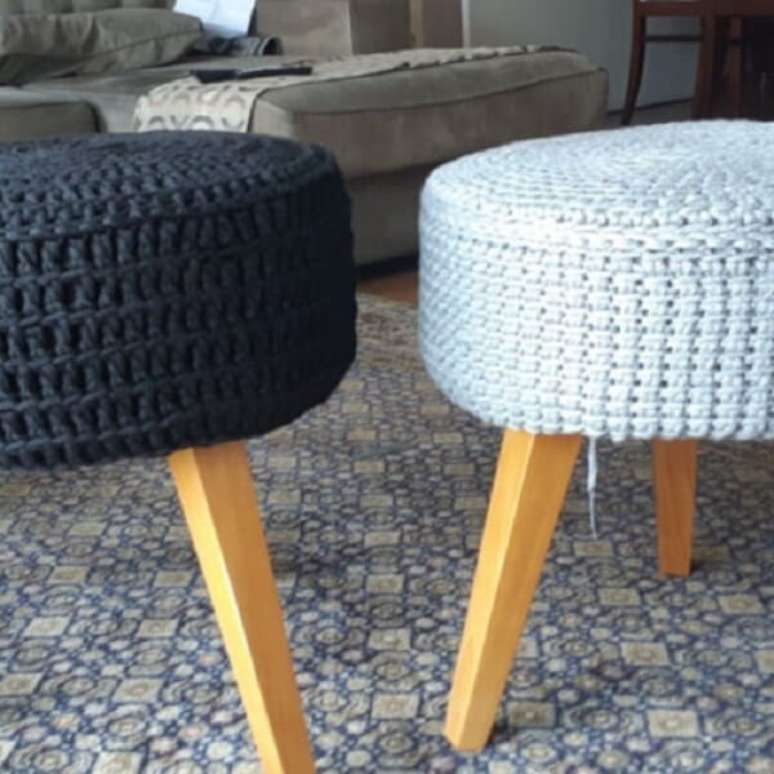 55. Puff com assento feito com acabamento em crochê tunisiano. Fonte: Pinterest