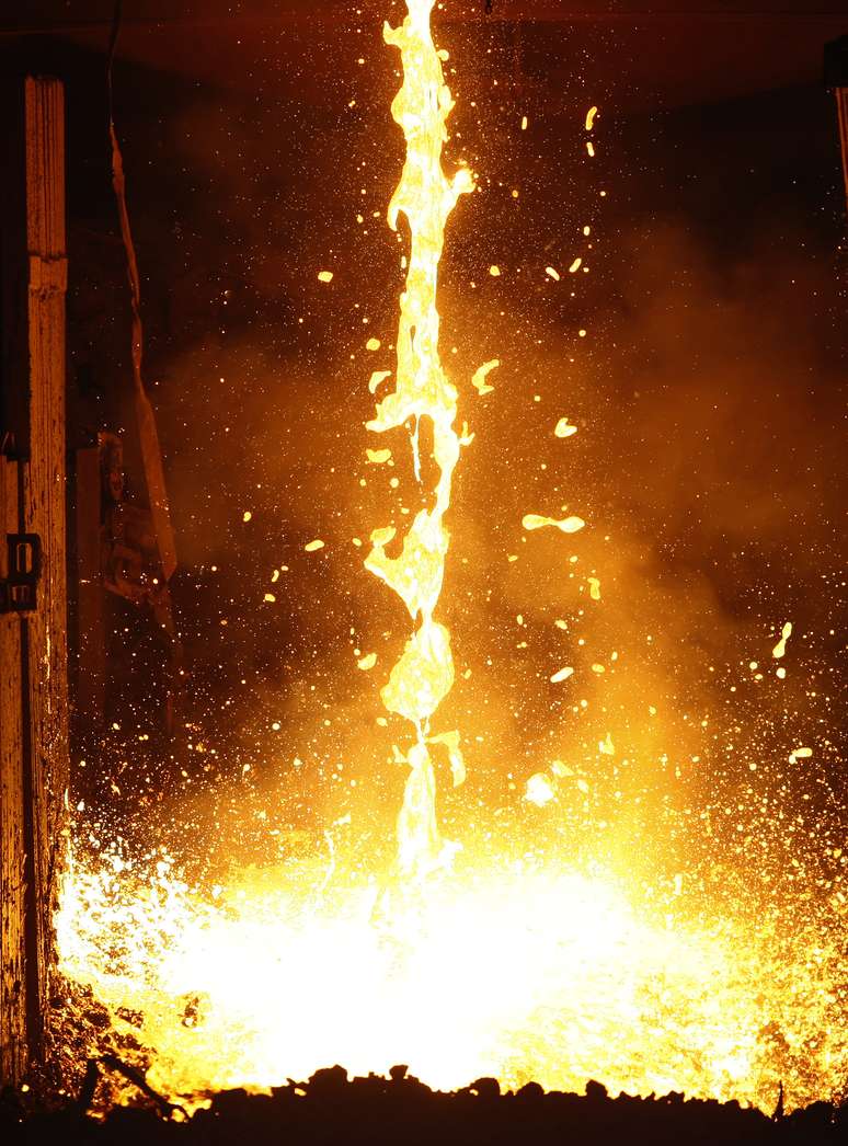 Produção de aço em usina da Gerdau. 30/3/2013. REUTERS/David McNew 