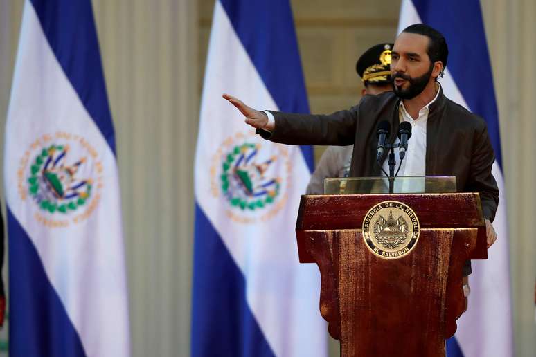 Presidente de El Salvador, Nayib Bukele, discursa durante cerim&ocirc;nia de mobiliza&ccedil;&atilde;o de militares para refor&ccedil;ar plano de seguran&ccedil;a em San Salvador
18/02/2020
REUTERS/Jose Cabezas