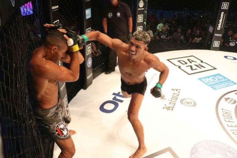 Mun-Rá estreou com vitória no Jungle Fight e engatou a terceira vitória seguida no MMA (Foto: Leonardo Fabri)