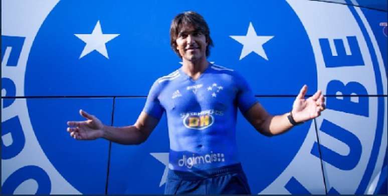 A Raposa inovou na apresentação oficial de Marcelo Moreno (Divulgação/Cruzeiro)