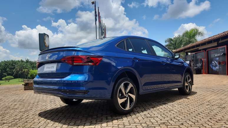 Al&eacute;m da esportividade, o Virtus GTS oferece um bagageiro de 521 litros.