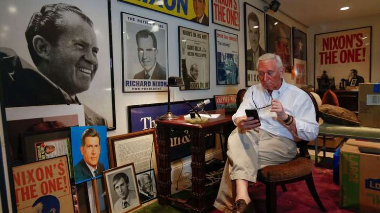 Roger Stone tem um quarto cheio de objetos em homenagem ao ex-presidente Nixon em seu escritório na Flórida