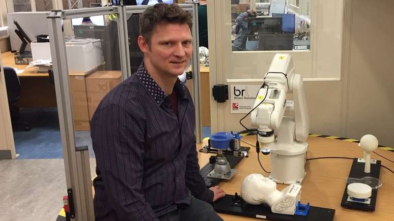 Lepora diz que criar rob&ocirc;s &eacute; desafio de engenharia