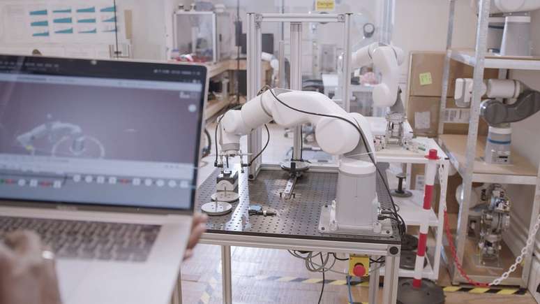 EVA ainda est&aacute; em fase de testes