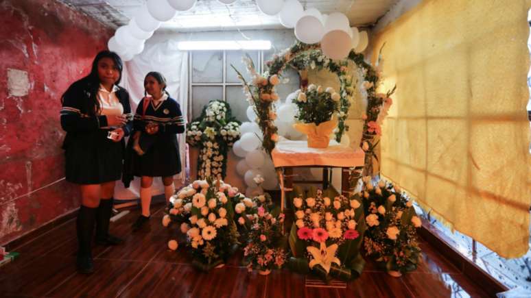 Vizinhos preparam funeral de Fátima