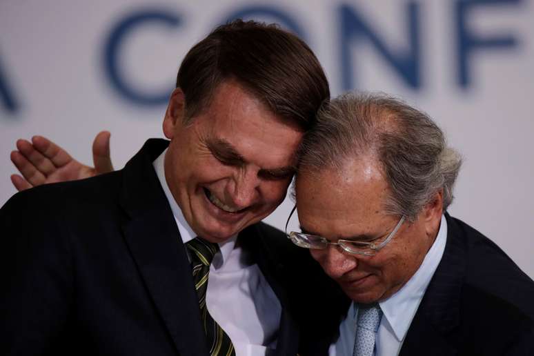 Bolsonaro e Guedes participam de cerimônia dos 300 dias de governo, em novemvro do ano passado
05/11/2019
REUTERS/Ueslei Marcelino