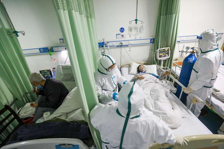 Paciente infectado com coronavírus é tratado em hospital em Wuhan, na província de Hubei
06/02/2020
China Daily via REUTERS