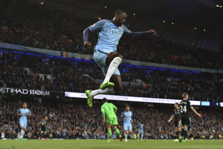 Yaya Touré pelo Manchester City (Foto: ANTHONY DEVLIN / AFP)