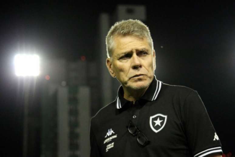 Paulo Autuori dedicou a classificação a Valdir Espinosa e Alberto Valentim (Foto: Vítor Silva/Botafogo)