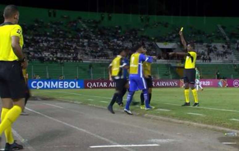 Jogadores do Vasco acusam torcedores de racismo na Bolívia (Foto: Reprodução)