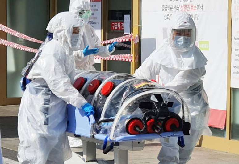 Paciente com coronavírus é atendido em Daegu, na Coreia do Sul
