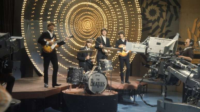 Beatles em apresentação na BBC em 1966; influência da banda britânica se estendeu para diversos estilos musicais