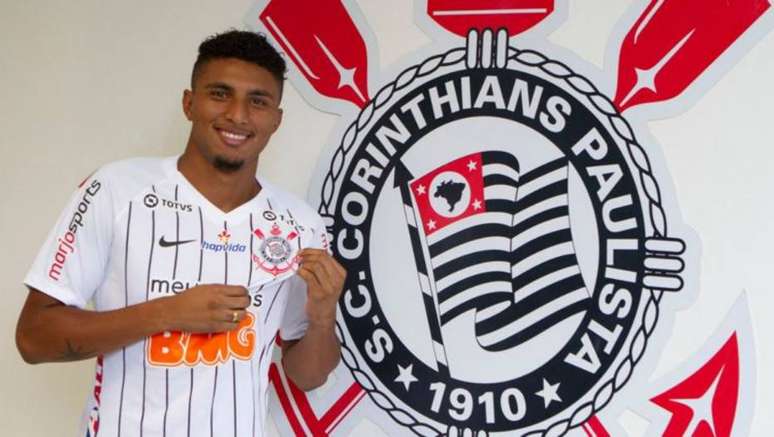 Meia Éderson é o novo reforço do Corinthians