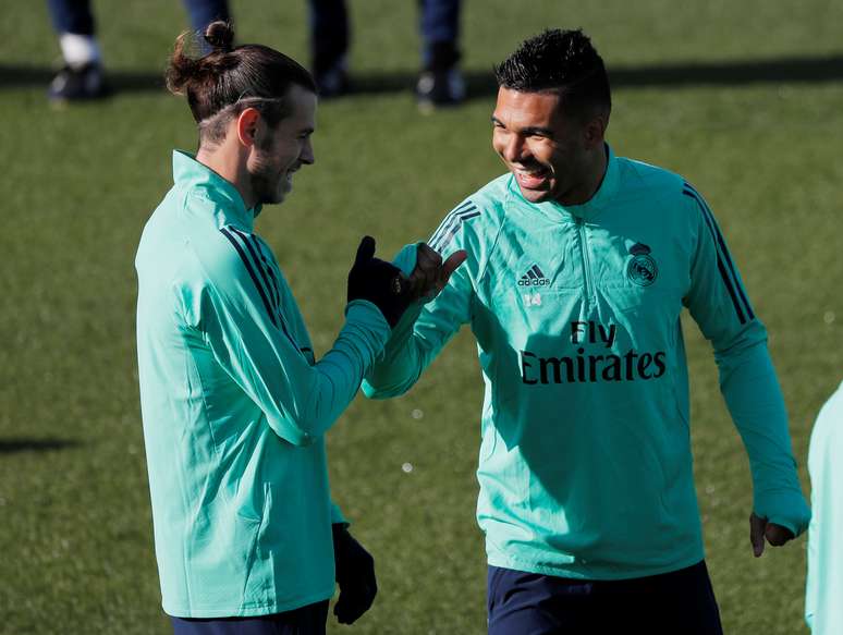 Gareth Bale e Casemiro durante treino do Real Madrid 
25/11/2019 REUTERS/Susana Vera