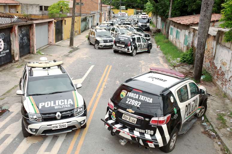 Viaturas da Pol&iacute;cia Militar do Cear&aacute; em frente a batalh&atilde;o durante greve de policiais em Fortaleza
21/02/2020 REUTERS/Lucas Moura