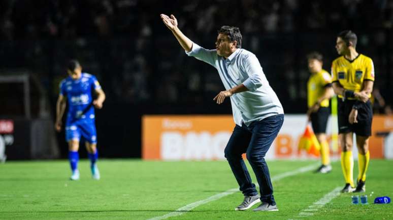 Adilson reclamou da falta de atenção do time, mas voltou a falar que o Cruzeiro ainda está em formação (Bruno Haddad/Cruzeiro)