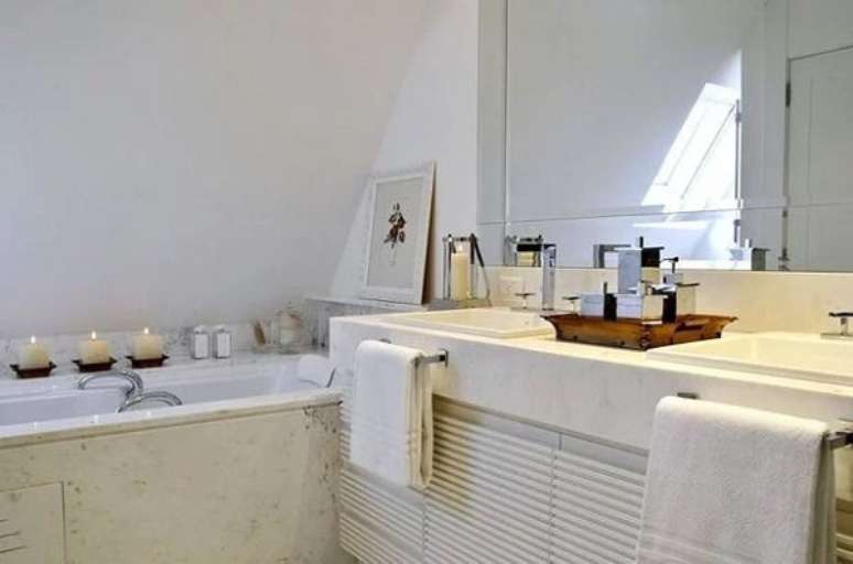 12. Modelo de bandeja para banheiro de madeira. Fonte: Pinterest