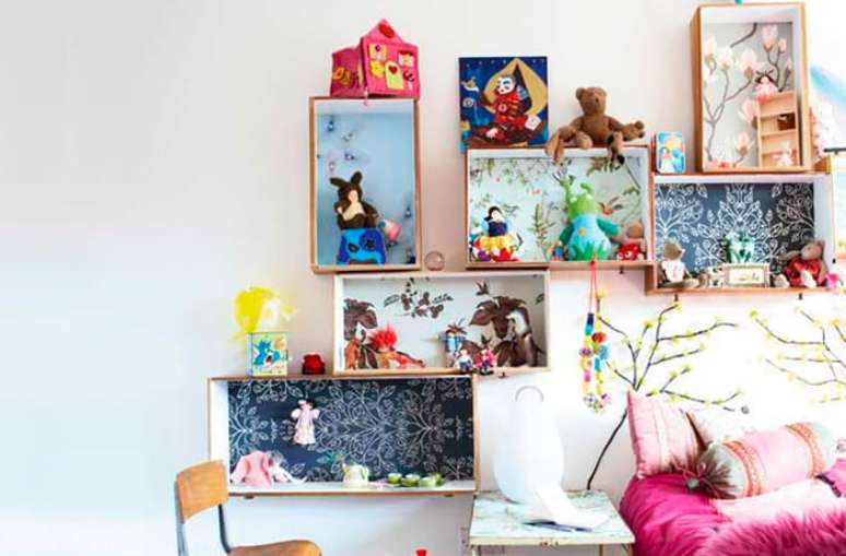 8. Forre os nichos com um papel de parede divertido. Fonte: Pinterest