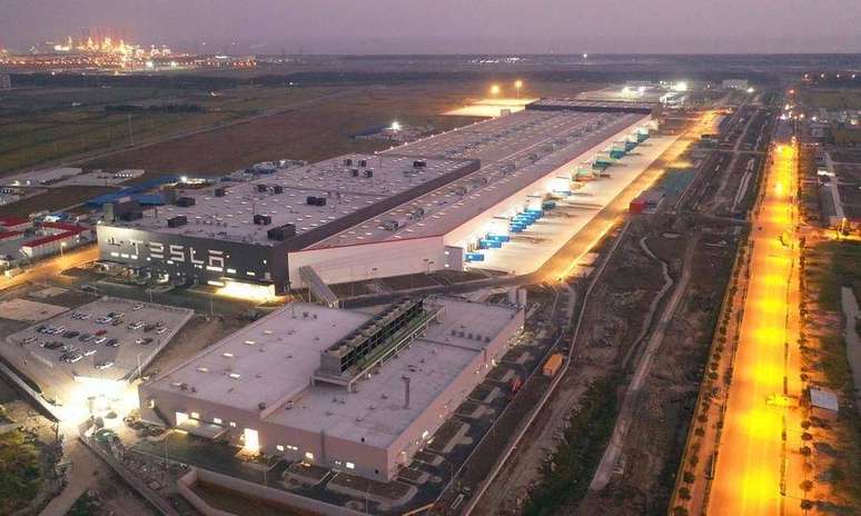 Gigaf&aacute;brica da Tesla na China: a qual demanda a f&aacute;brica sonhada por Bolsonaro atenderia que esta j&aacute; n&atilde;o d&aacute; conta?