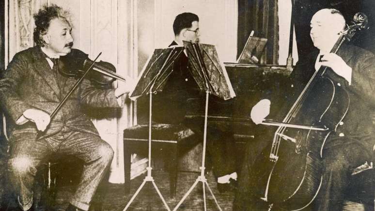 Quando 'empacava' em um problema, Einstein se voltava para a música — uma técnica que hoje é validada por neurocientistas