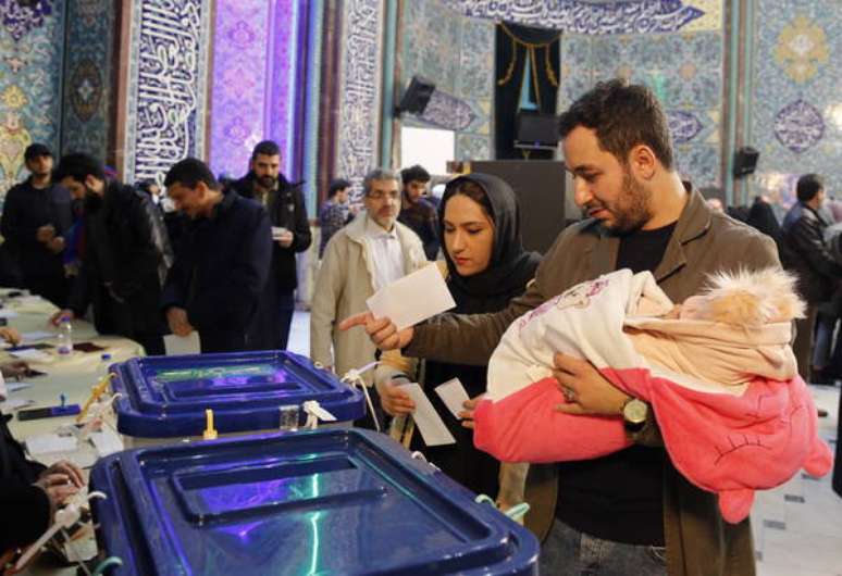 Conservadores confirmam favoritismo em parciais das legislativas no Irã