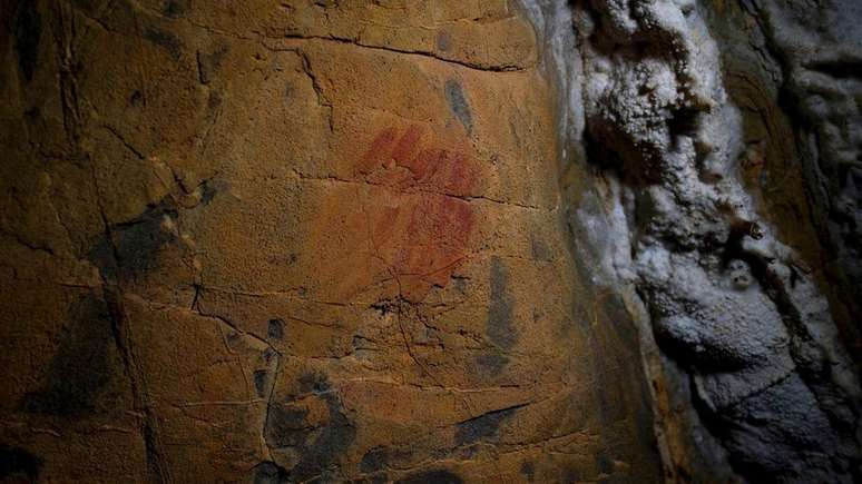 Pinturas rupestres encontradas na Espanha foram criadas 20 mil antes da chegada dos humanos modernos à Europa, possivelmente por neandertais