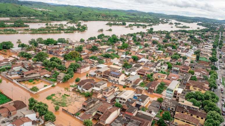 Prefeitura alega que rio Doce, com lama armazenada desde o desastre de 2015, est&aacute; mais raso, o que leva a cidade a sofrer mais mesmo com chuvas n&atilde;o t&atilde;o intensas