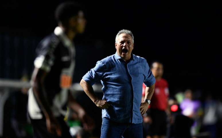 Vasco teve dez dias de intervalo entre a partida da Sul-Americana e da Taça Rio (Foto: MAURO PIMENTEL / AFP)