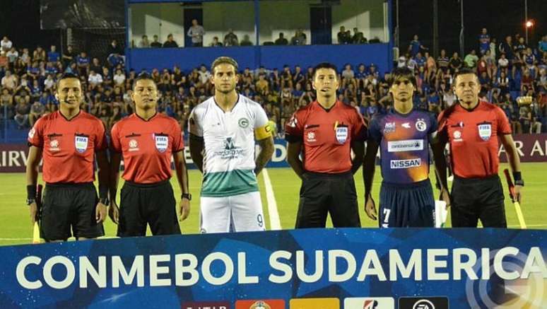 Goiás perdeu para o Sol de América por 1 a 0 no jogo de ida