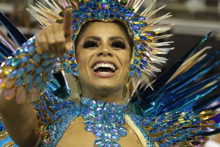 Lexa, como rainha de bateria, em desfile da Unidos da Tijuca, na Marquês de Sapucaí, segunda-feira (24)