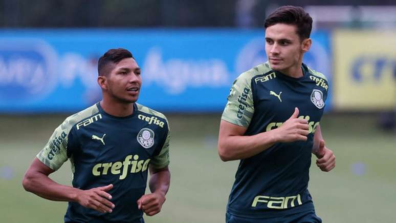 Rony tem conversado bastante com Veiga em seus primeiros dias no Palmeiras (Agência Palmeiras/Divulgação)