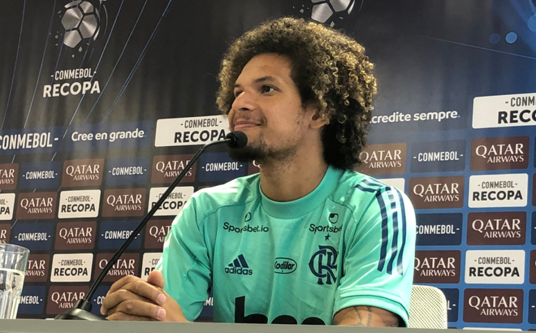 Arão conversou com a imprensa na manhã desta terça-feira (Foto: Divulgação/Flamengo)