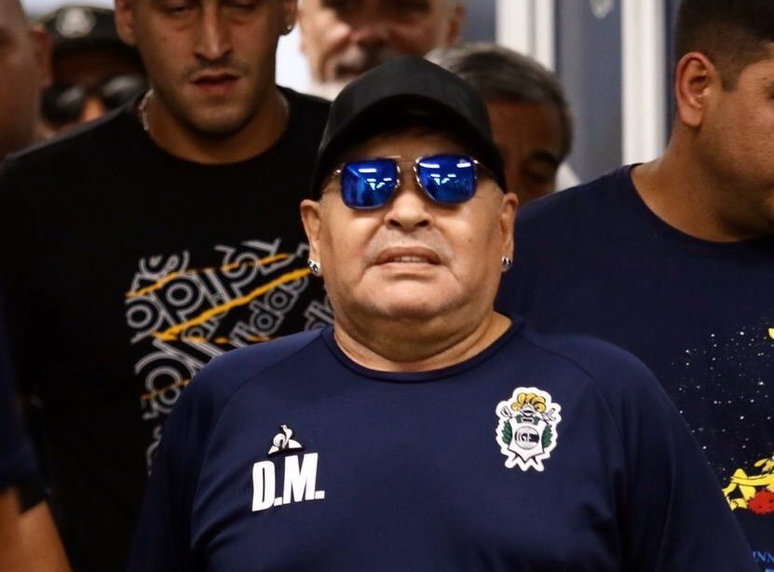Maradona atualmente treina o Gimnásia, da Argentina (Foto: Divulgação/Gimnásia)