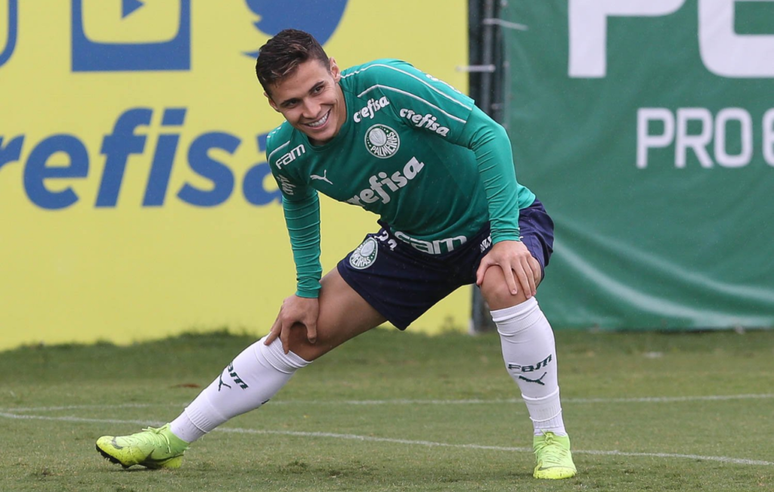 Veiga renovou com o Palmeiras até 2023 (Foto: Divulgação/Palmeiras)