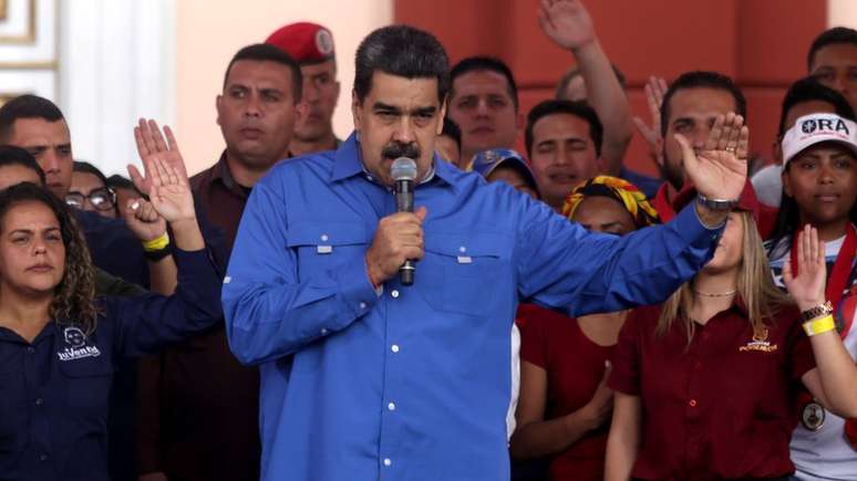 Dez dos 34 ministérios da Venezuela são controlados por militares