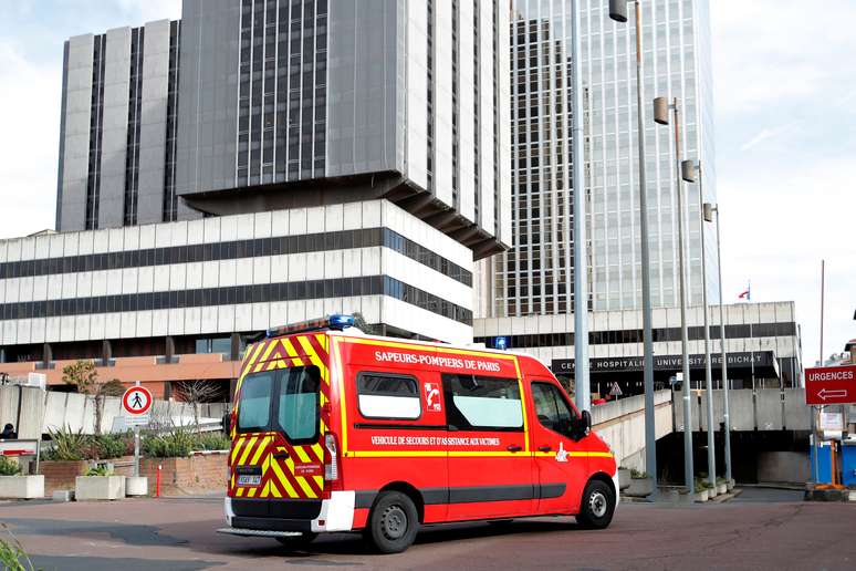 Ambulância chega a hospital de Bichat, em Paris
15/02/2020
REUTERS/Charles Platiau