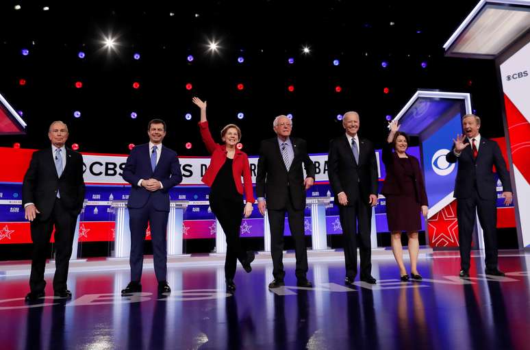 Pré-candidatos presidenciais democratas em palco de debate na Carolina do Sul
25/02/2020
REUTERS/Randall Hill