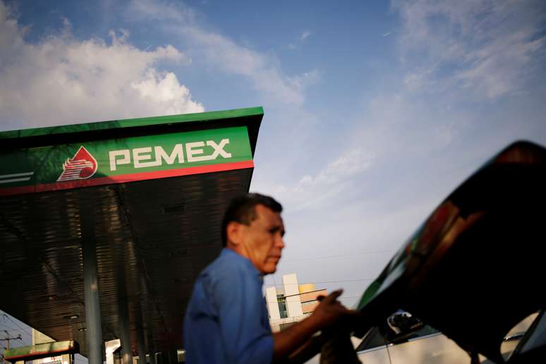 Logo da empresa estatal PEMEX &eacute; visto em um posto de gasolina em Monterrey, M&eacute;xico
17/06/2019
REUTERS/Daniel Becerril