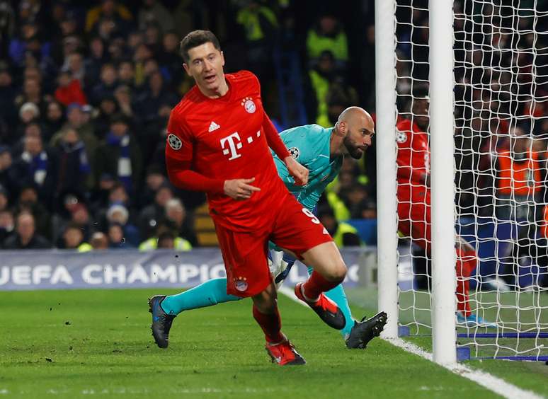 Robert Lewandowski, do Bayern de Munique, comemora gol marcado contra o Chelsea
25/02/2020
REUTERS/Eddie Keogh