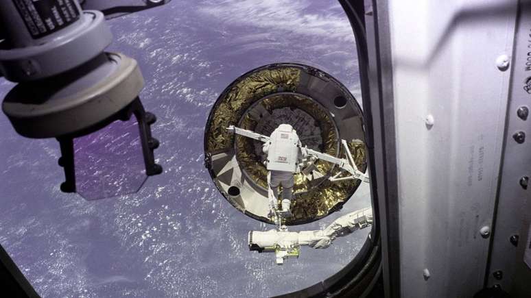 En 1992, astronautas resgataram um satélite Intelsat