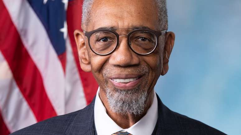 Projeto de lei do deputado Bobby Rush, democrata do Estado de Illinois, recebeu 410 votos a favor e quatro votos contra