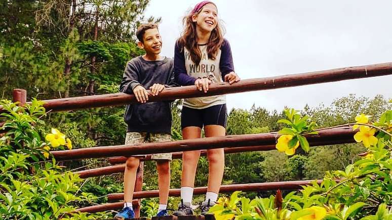 Raissa e Benjamin: ela &eacute; extremamente cuidadosa com o irm&atilde;o e o ajuda a ser entendido