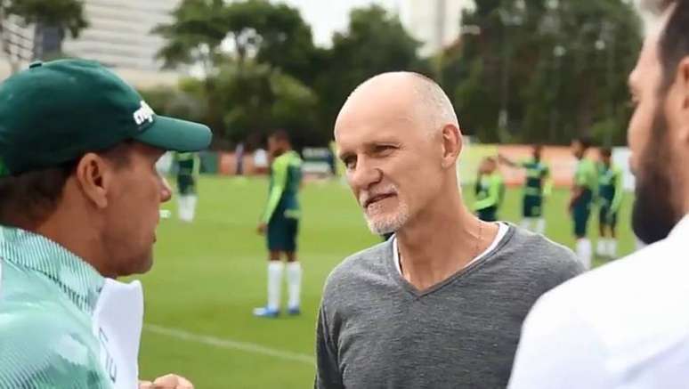 Taffarel visita treino do Palmeiras para observar Weverton